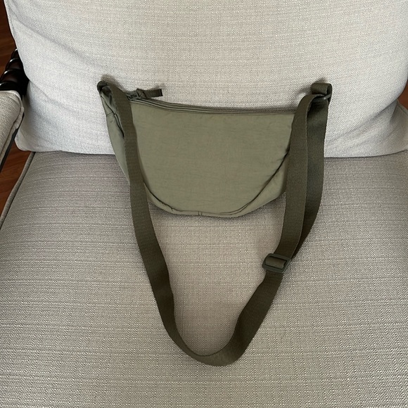 CROSSBODY Sling Bag (NWOT) - Picture 4 of 7